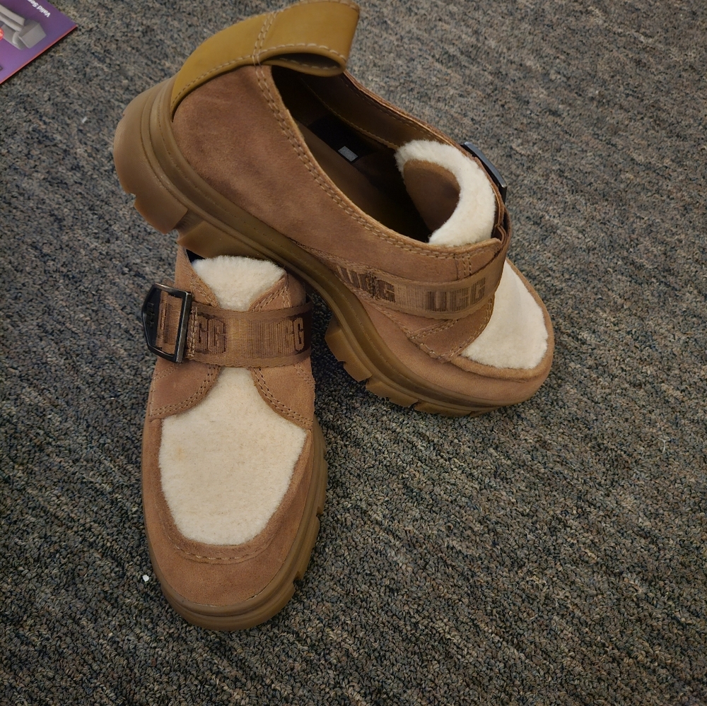 UGG Ashton new never worn